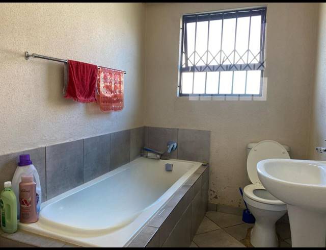 3 BEDROOM HOUSE FOR SALE IN EVATON WEST